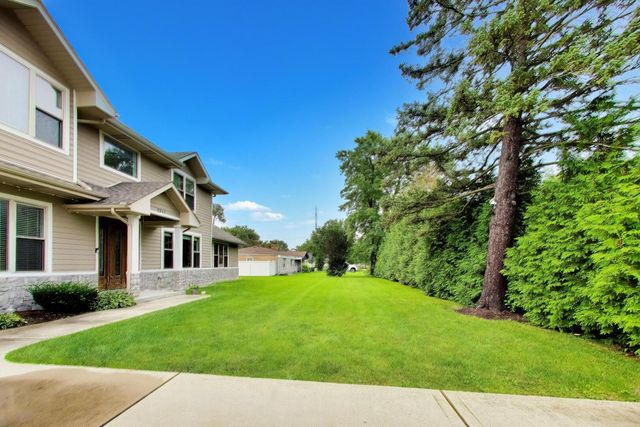 2311 N Arlington Heights Road, Arlington Heights, IL 60004