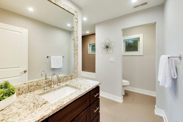 2311 N Arlington Heights Road, Arlington Heights, IL 60004
