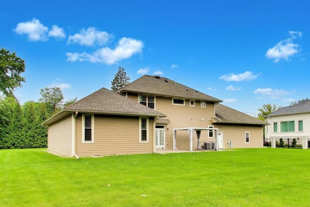 2311 N Arlington Heights Road, Arlington Heights, IL 60004