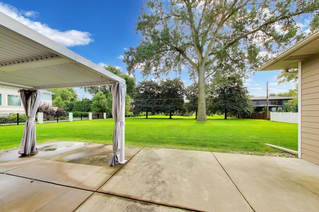 2311 N Arlington Heights Road, Arlington Heights, IL 60004
