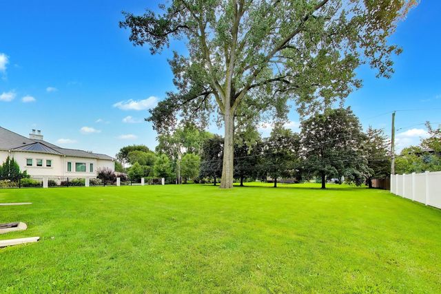 2311 N Arlington Heights Road, Arlington Heights, IL 60004