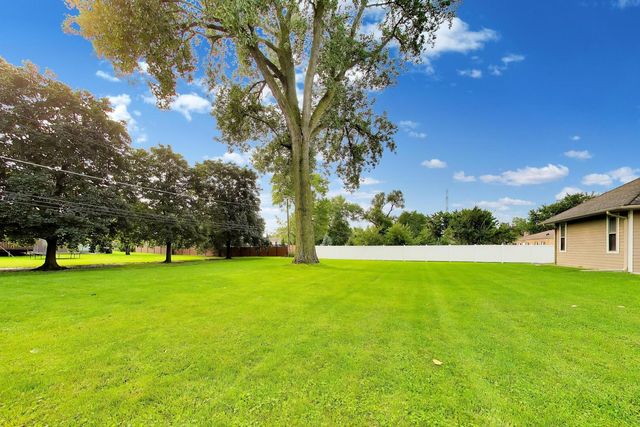 2311 N Arlington Heights Road, Arlington Heights, IL 60004