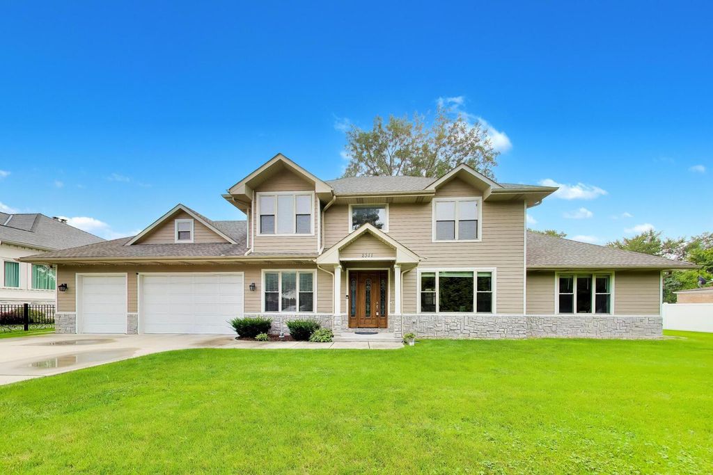 2311 N Arlington Heights Road, Arlington Heights, IL 60004