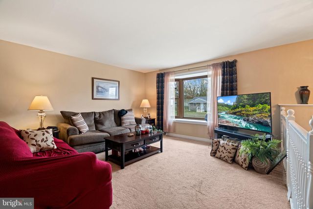 407 IVYSTONE LANE, Cinnaminson, NJ 08077