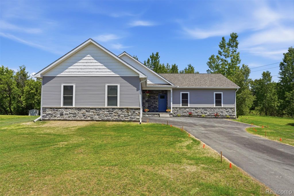 6320 Birch Meadows Lane, Handy Township, MI 48836