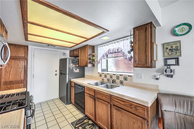 3901 Courtside Lane, Las Vegas, NV 89108