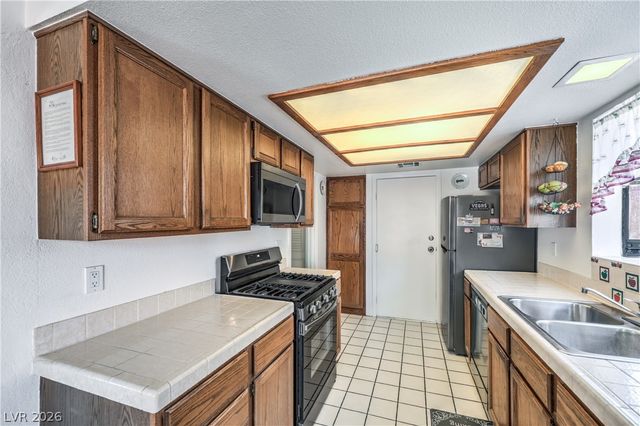 3901 Courtside Lane, Las Vegas, NV 89108