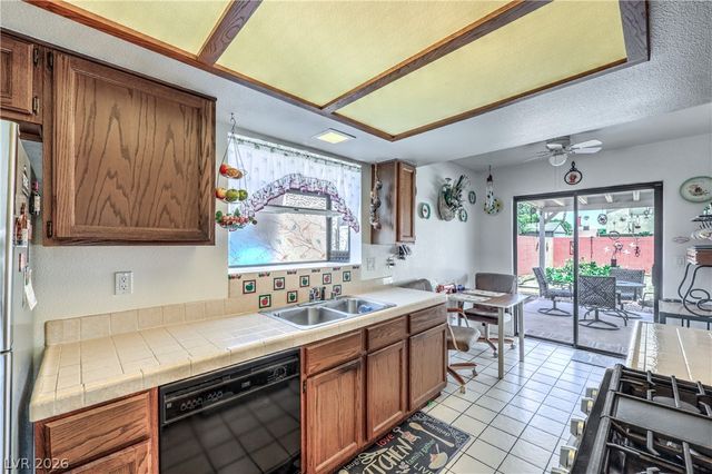 3901 Courtside Lane, Las Vegas, NV 89108