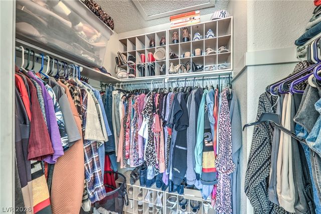 3901 Courtside Lane, Las Vegas, NV 89108