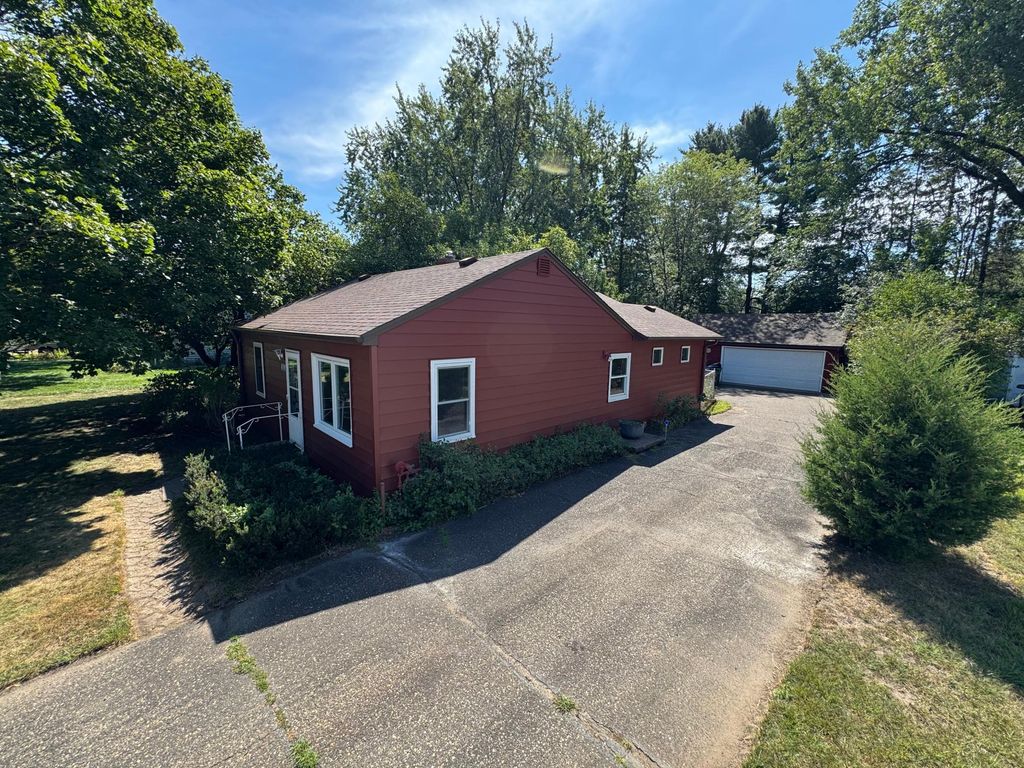 830 Sandhurst Drive W, Roseville, MN 55113 — exterior