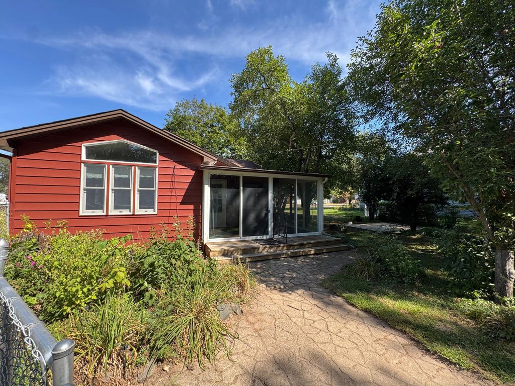 830 Sandhurst Drive W, Roseville, MN 55113 — photo 4