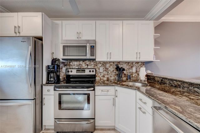 2201 SE 9th Street 108, Pompano Beach, FL 33062
