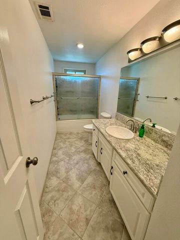 2610 E Tulare Avenue, Visalia, CA 93292