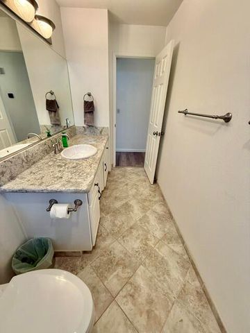 2610 E Tulare Avenue, Visalia, CA 93292