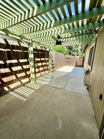 2610 E Tulare Avenue, Visalia, CA 93292