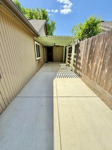 2610 E Tulare Avenue, Visalia, CA 93292