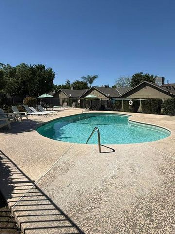 2610 E Tulare Avenue, Visalia, CA 93292