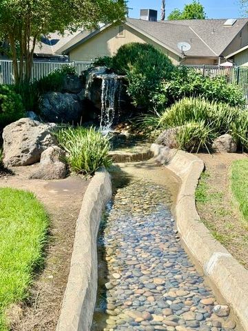 2610 E Tulare Avenue, Visalia, CA 93292