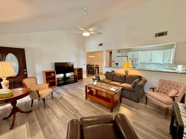 2610 E Tulare Avenue, Visalia, CA 93292