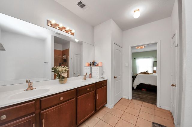 415 Hawks View Drive, La Marque, TX 77568