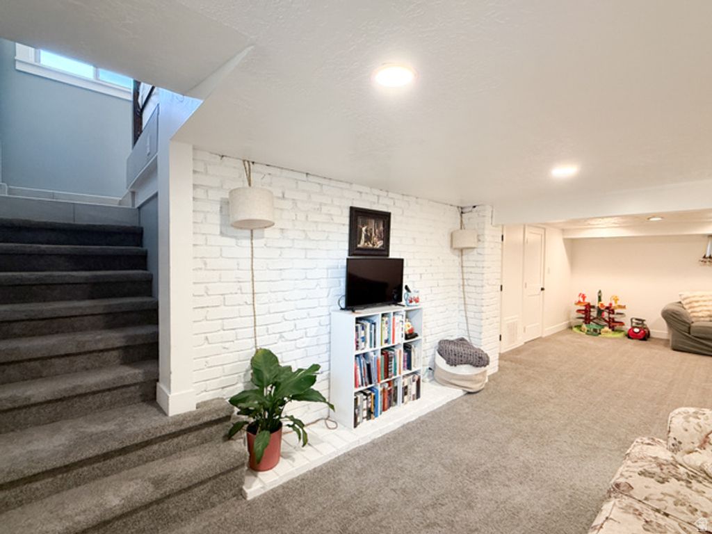 Image 20 of property listing at 684 E 2650 N, North Ogden, UT 84414