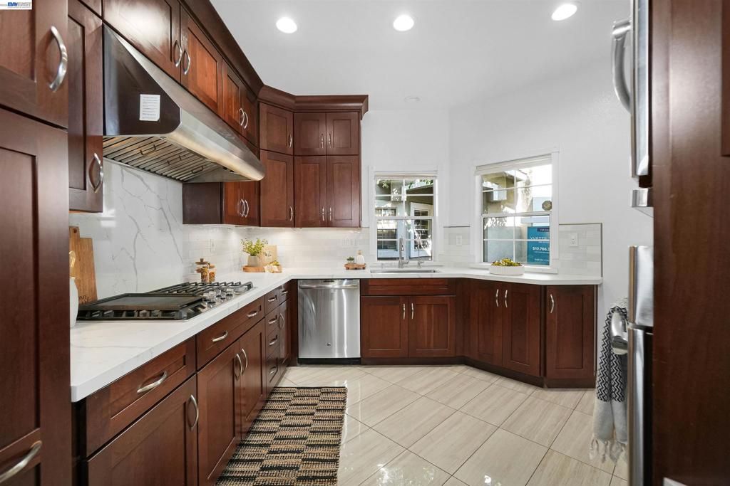 Image 19 of property listing at 34776 Rumford Ter, Union City, CA 94587