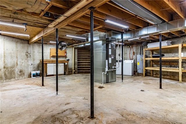 10116 Billabong Drive, Clinton, MO 64735