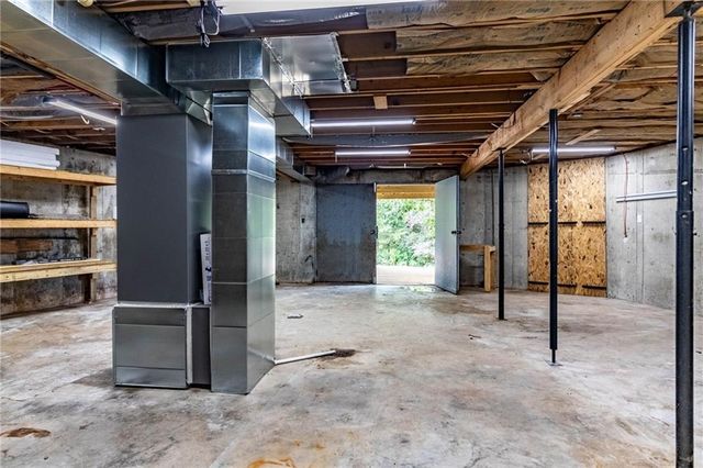 10116 Billabong Drive, Clinton, MO 64735