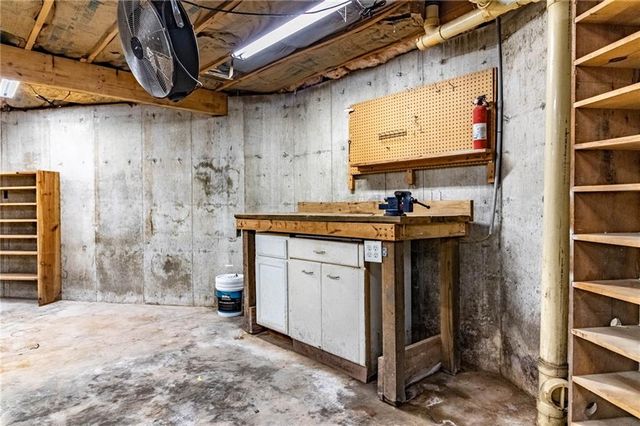 10116 Billabong Drive, Clinton, MO 64735