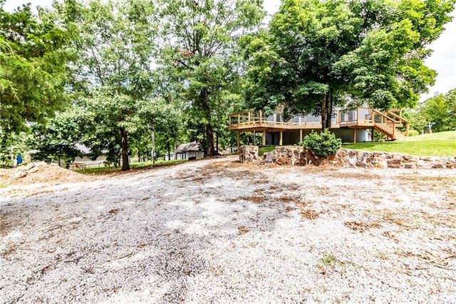 10116 Billabong Drive, Clinton, MO 64735