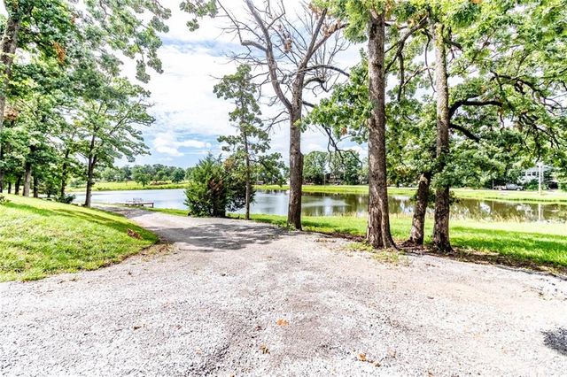 10116 Billabong Drive, Clinton, MO 64735