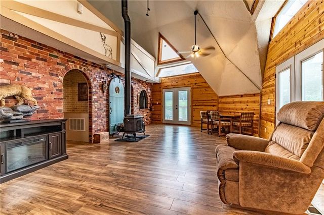 10116 Billabong Drive, Clinton, MO 64735