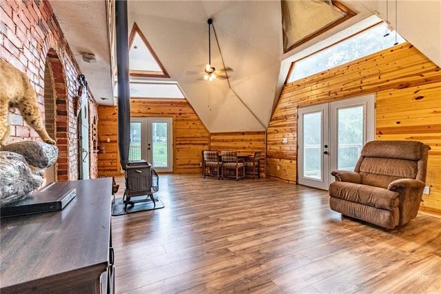 10116 Billabong Drive, Clinton, MO 64735