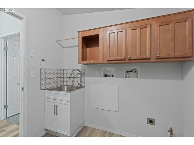 2055 Sw BARD Rd, Lincoln City, OR 97367