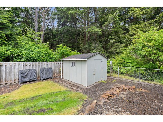 2055 Sw BARD Rd, Lincoln City, OR 97367