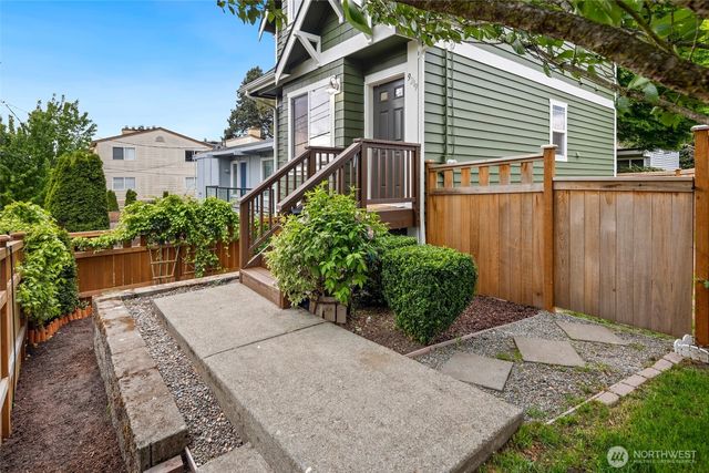 9219 Stone Avenue N, Seattle, WA 98103
