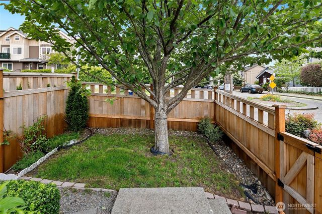 9219 Stone Avenue N, Seattle, WA 98103