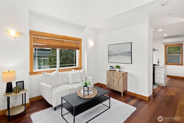 9219 Stone Avenue N, Seattle, WA 98103
