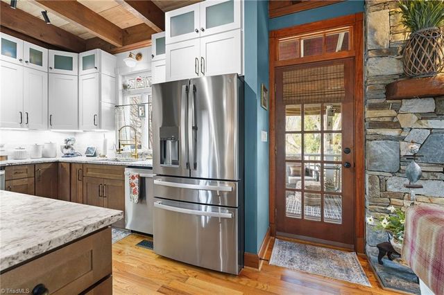 120 Town Lot Drive, Pfafftown, NC 27040