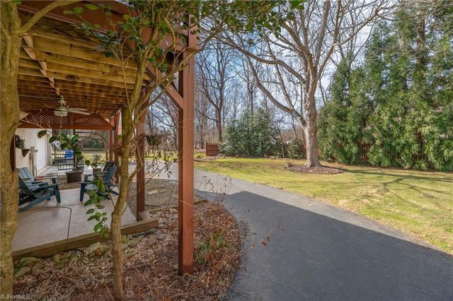 120 Town Lot Drive, Pfafftown, NC 27040