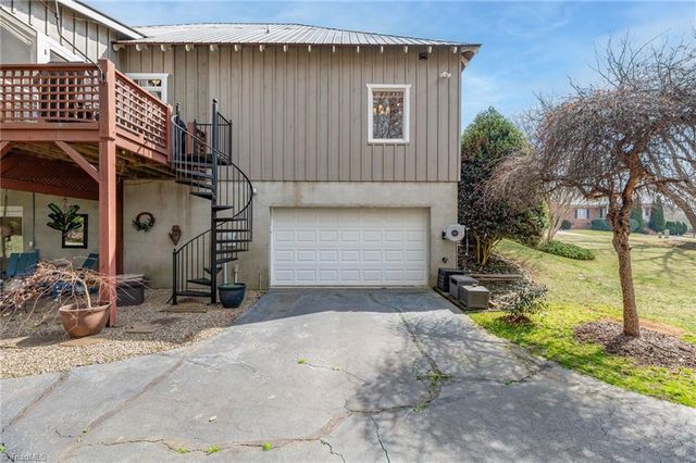 120 Town Lot Drive, Pfafftown, NC 27040