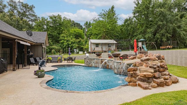 847 Calloway Rd, Marshall, TX 75670