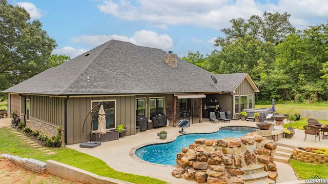 847 Calloway Rd, Marshall, TX 75670