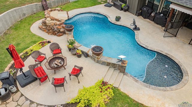 847 Calloway Rd, Marshall, TX 75670