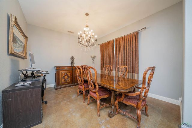 847 Calloway Rd, Marshall, TX 75670