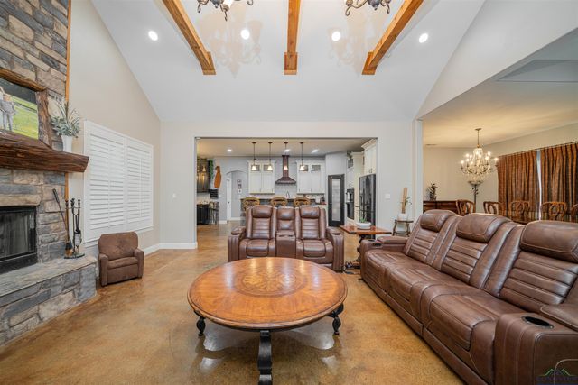 847 Calloway Rd, Marshall, TX 75670