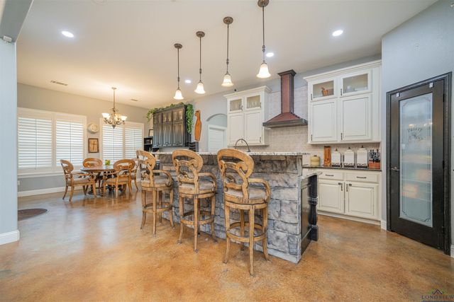 847 Calloway Rd, Marshall, TX 75670