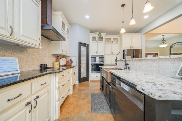 847 Calloway Rd, Marshall, TX 75670