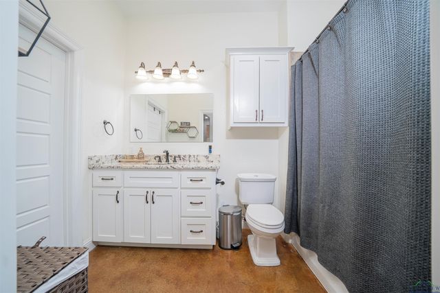 847 Calloway Rd, Marshall, TX 75670