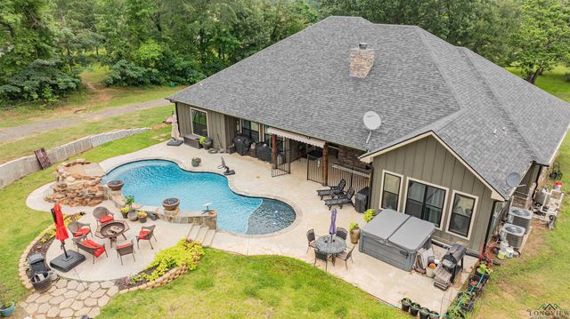 847 Calloway Rd, Marshall, TX 75670